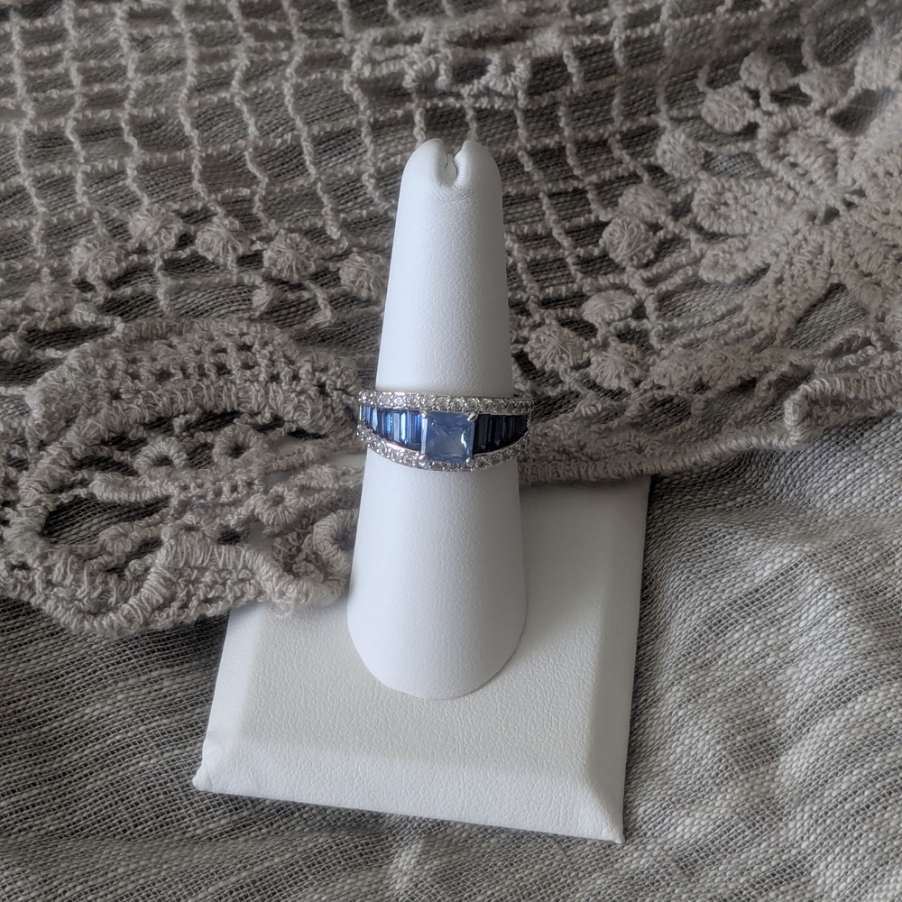 Elegant Blue and Silver Women's Ring